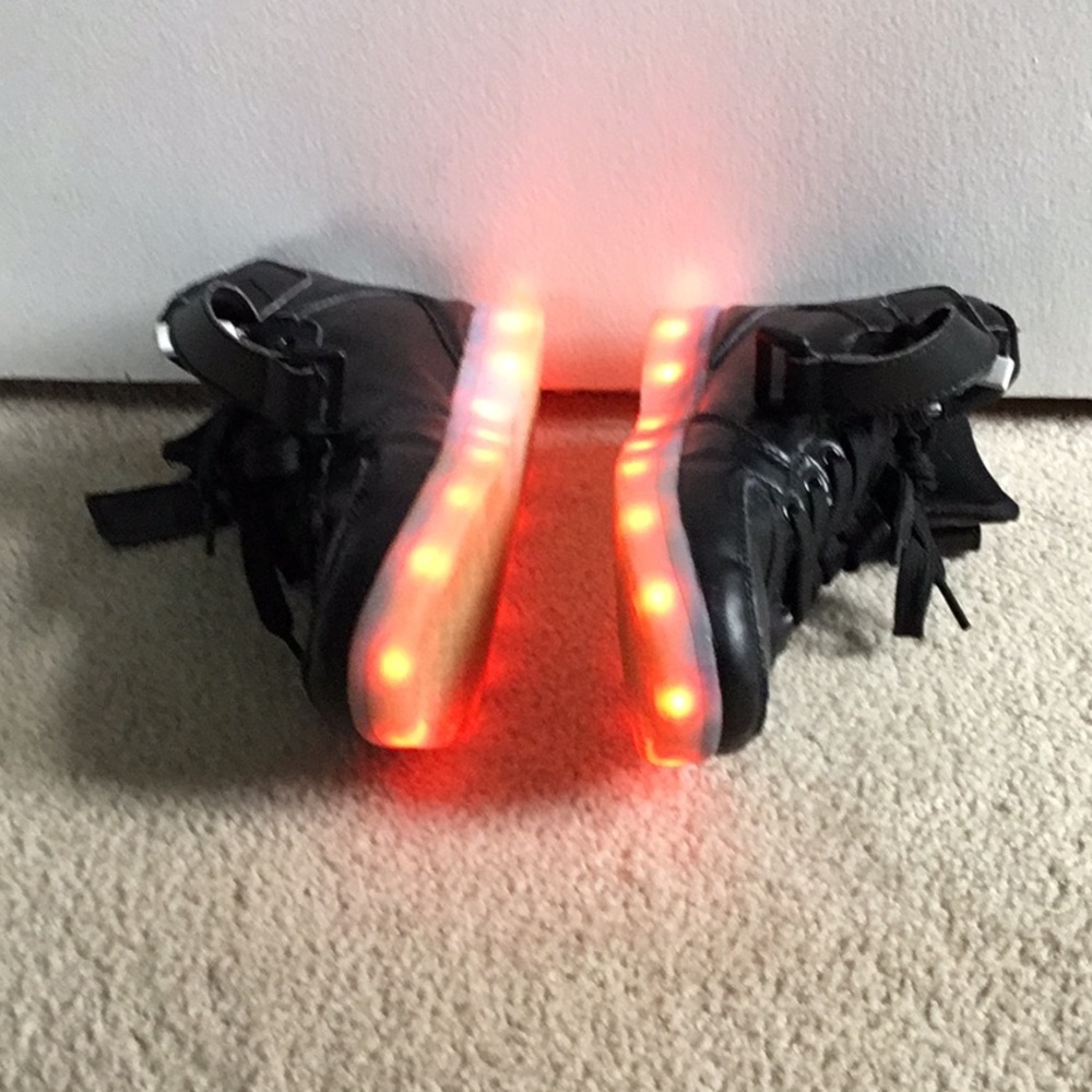 LED light up sneakers - Picture 2 of 8